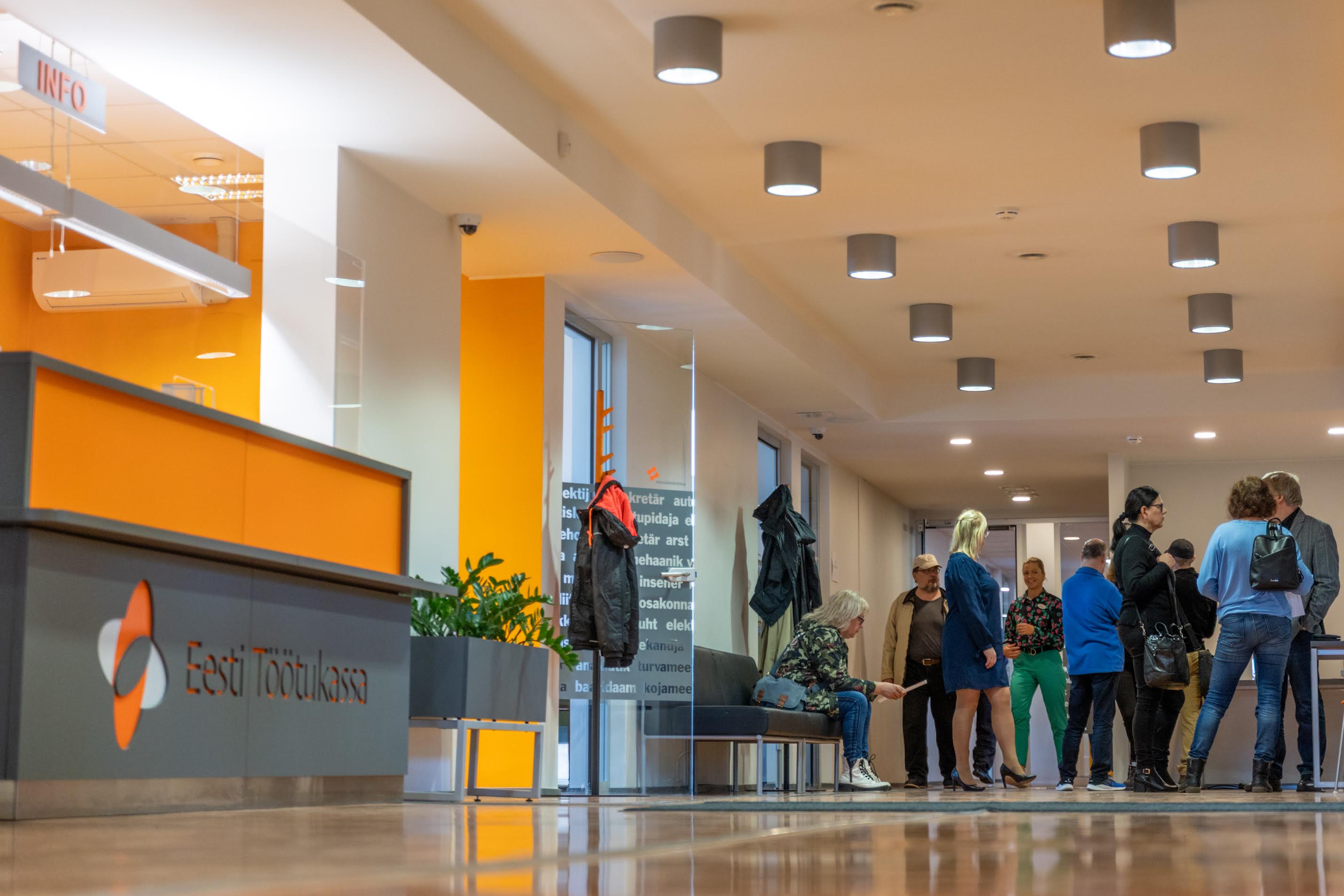 Seoses muudatustega töötukassa ametinimetustes jääb esialgu Võru maakonda seitse ametikohta. Kollektiivse koondamise käigus kadus ära kolm ametikohta. Uuel aastal toimuv kümne ametikoha koondamine puudutab tõenäoliselt ka siinset osakonda. Foto: AIGAR NAGEL